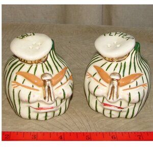 Vtg Stinky Onion / Garlic Salt & Pepper SHAKER SET: Figural Anthropomorphic